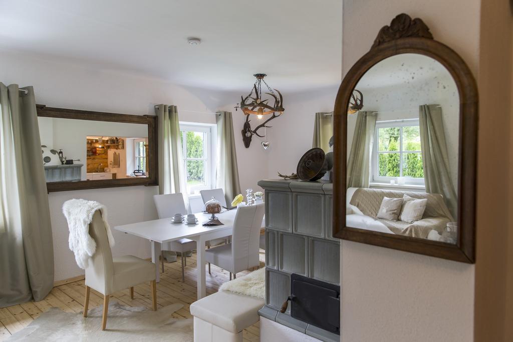 Forest Chalet, 15 Min To Salzburg Olt Town, And Most Beautiful Lakes, Secluded Location, 1,000 Sqm Garden, Mountainview, Panorama Sauna, Bath Whirlpool, Bbq&Bikes&Sunbeds For Free, Up To 10 P غولنغ ان دير سالزا الغرفة الصورة